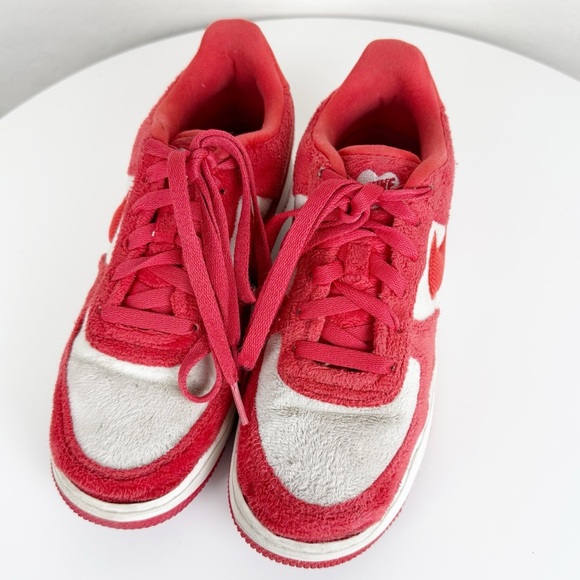 Nike Air Force 1 Low Top in Valentine's Day Fleece Red & White Sneaker - Picture 3 of 11